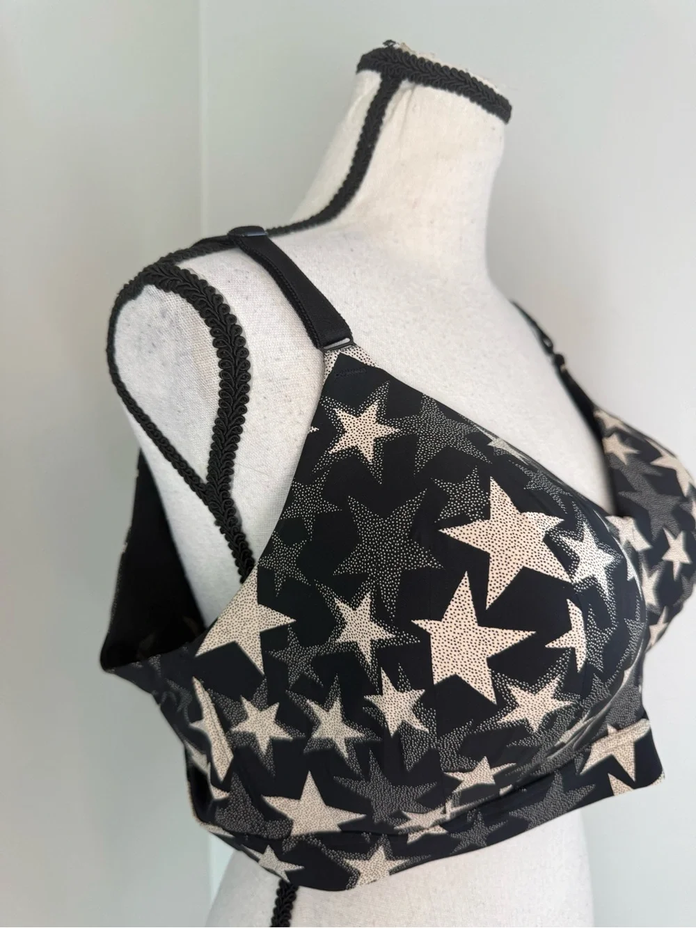 Torrid Curve 360 Back Smoothing Wire-Free Star Bra 40D NWT Black
